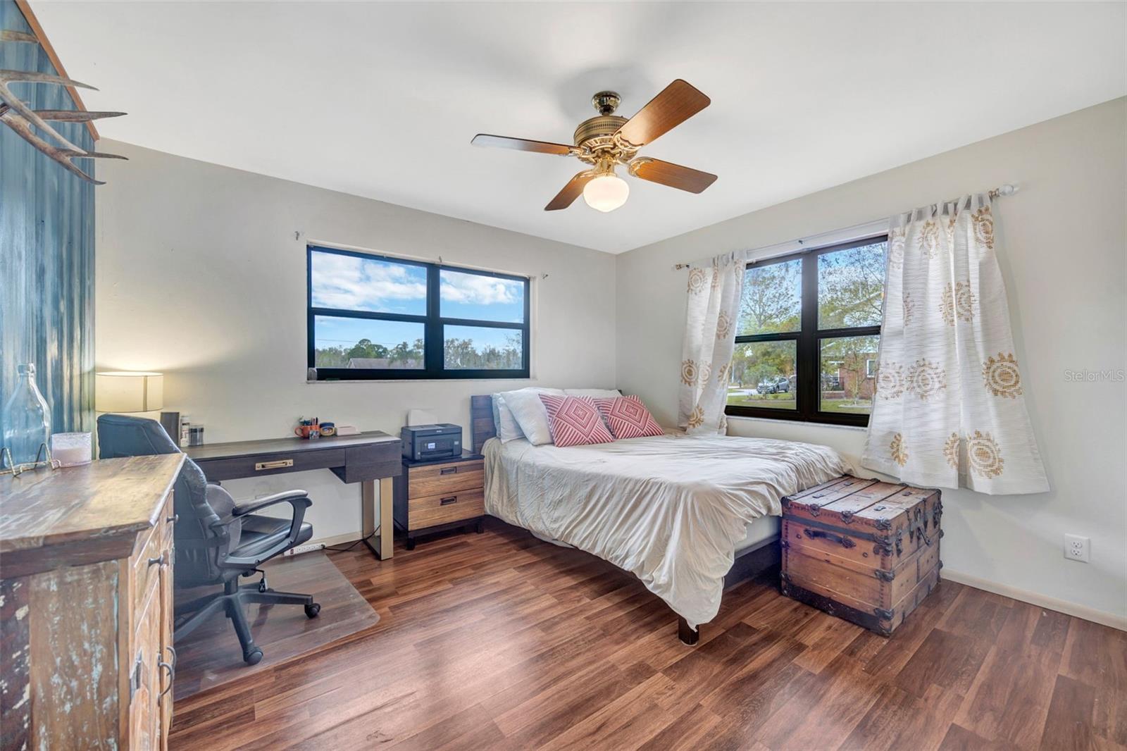 KNOLLWOOD ACRES - Residential