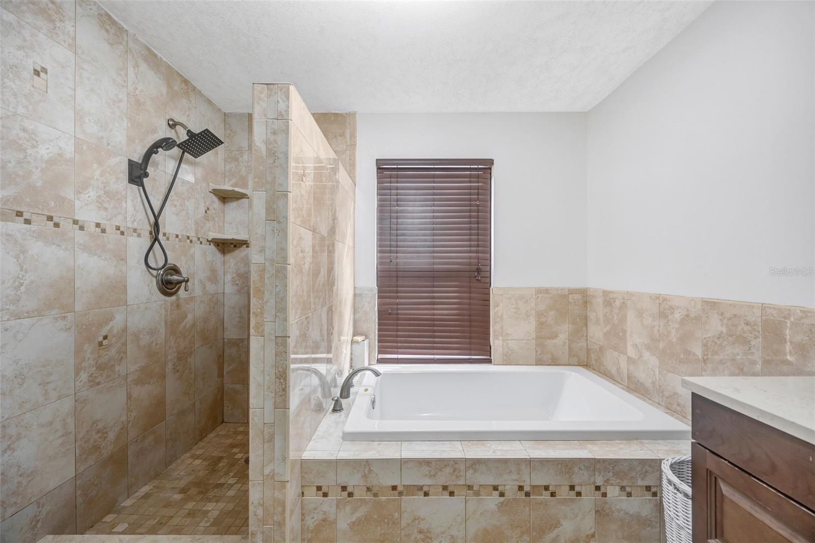 KNOLLWOOD ACRES - Residential