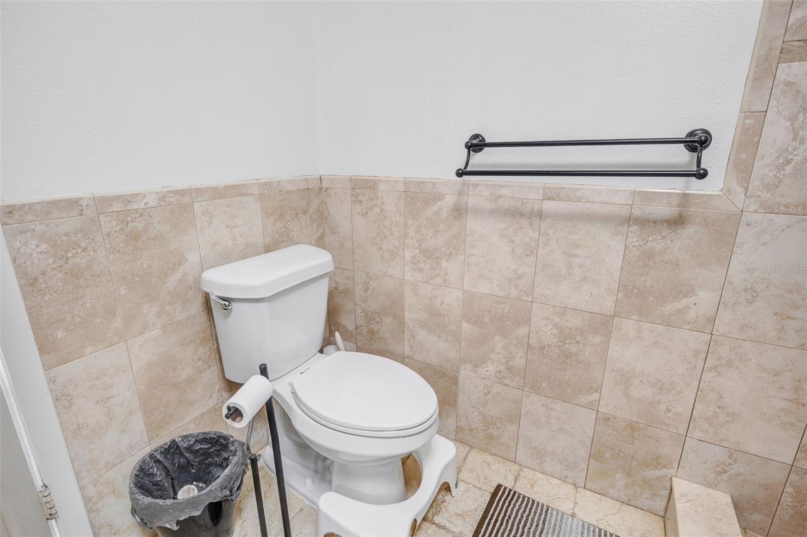 KNOLLWOOD ACRES - Residential