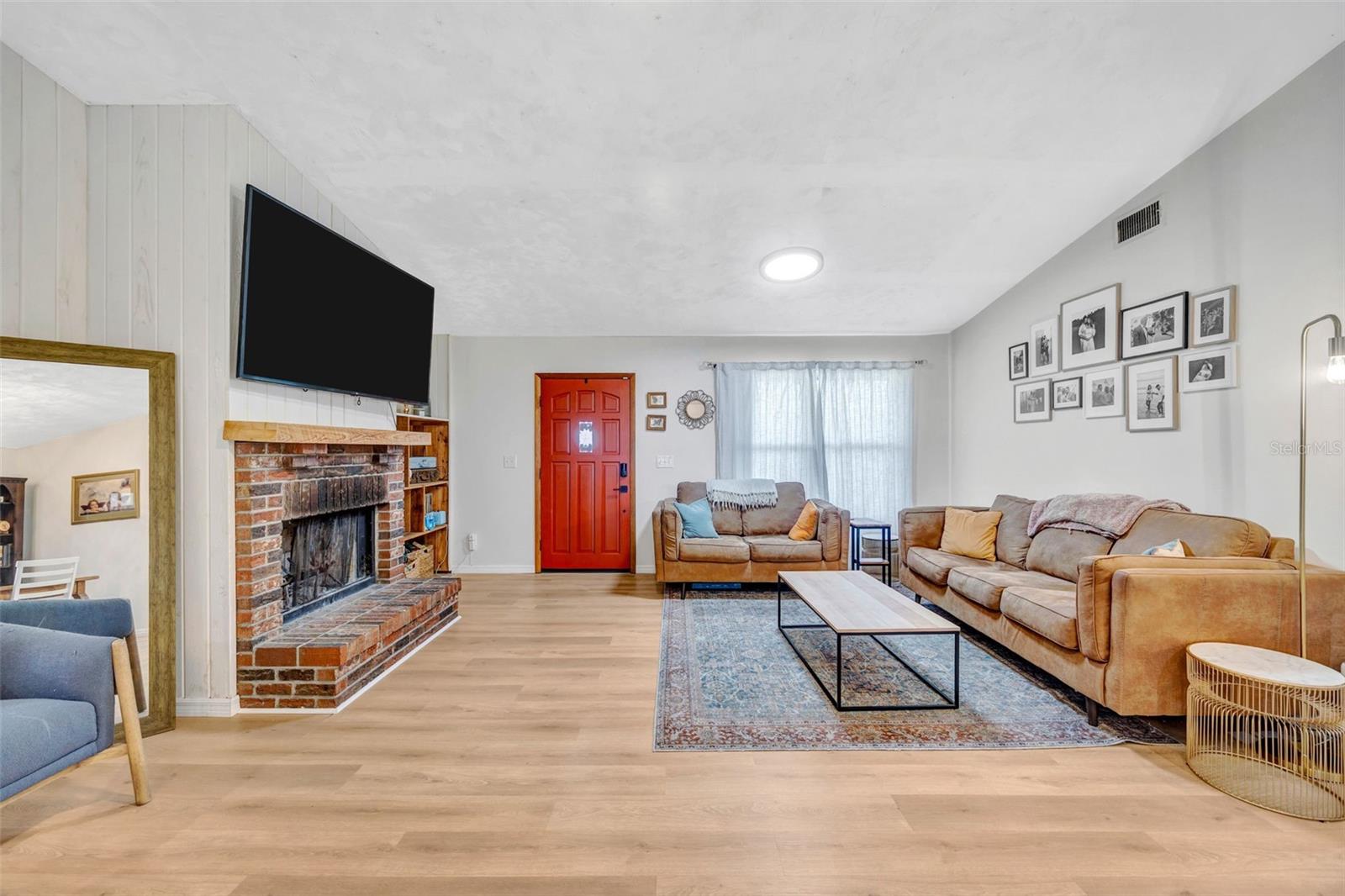 KNOLLWOOD ACRES - Residential