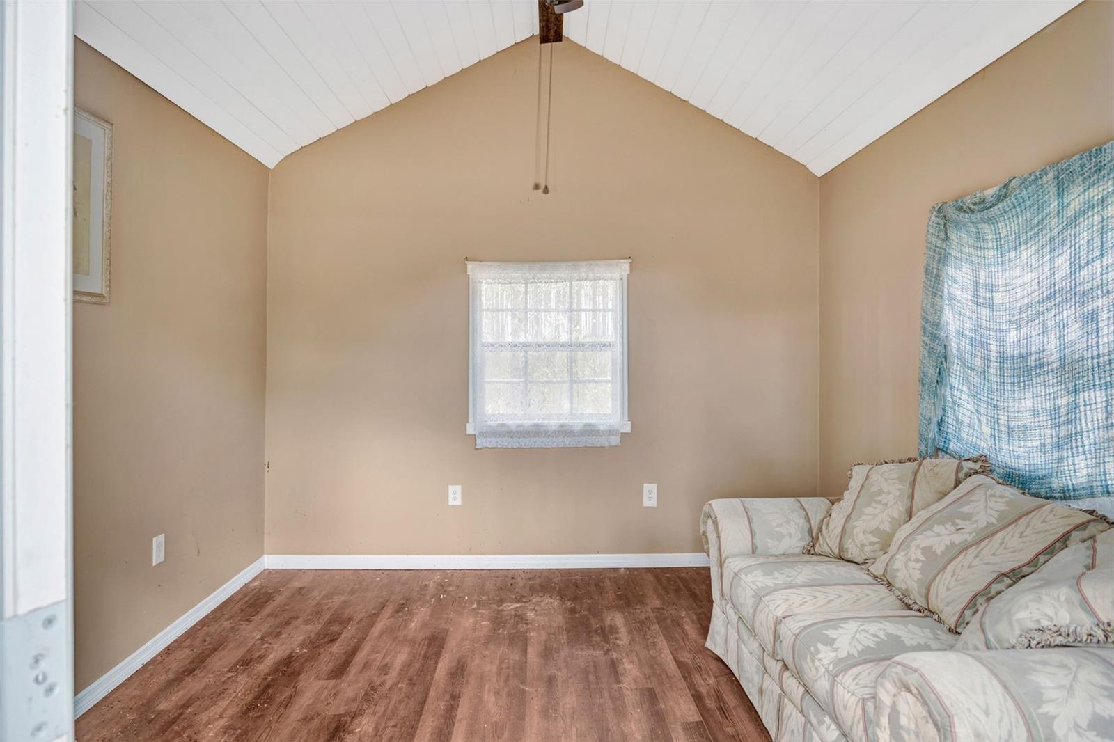 KNOLLWOOD ACRES - Residential