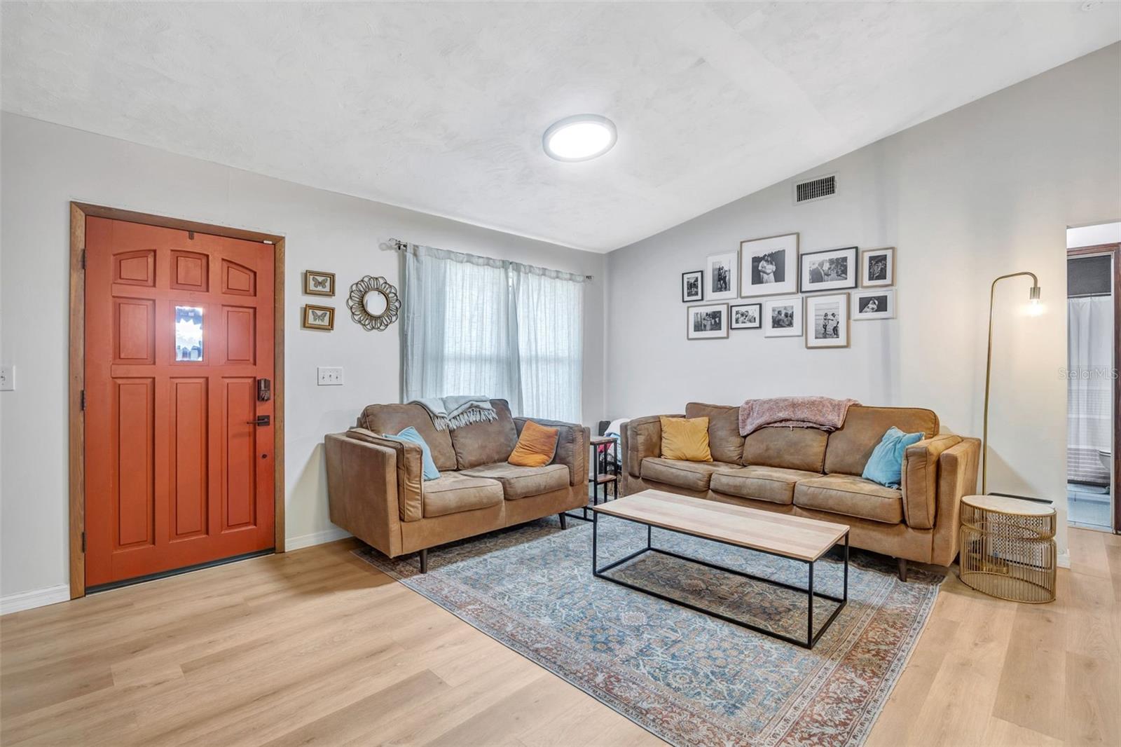 KNOLLWOOD ACRES - Residential