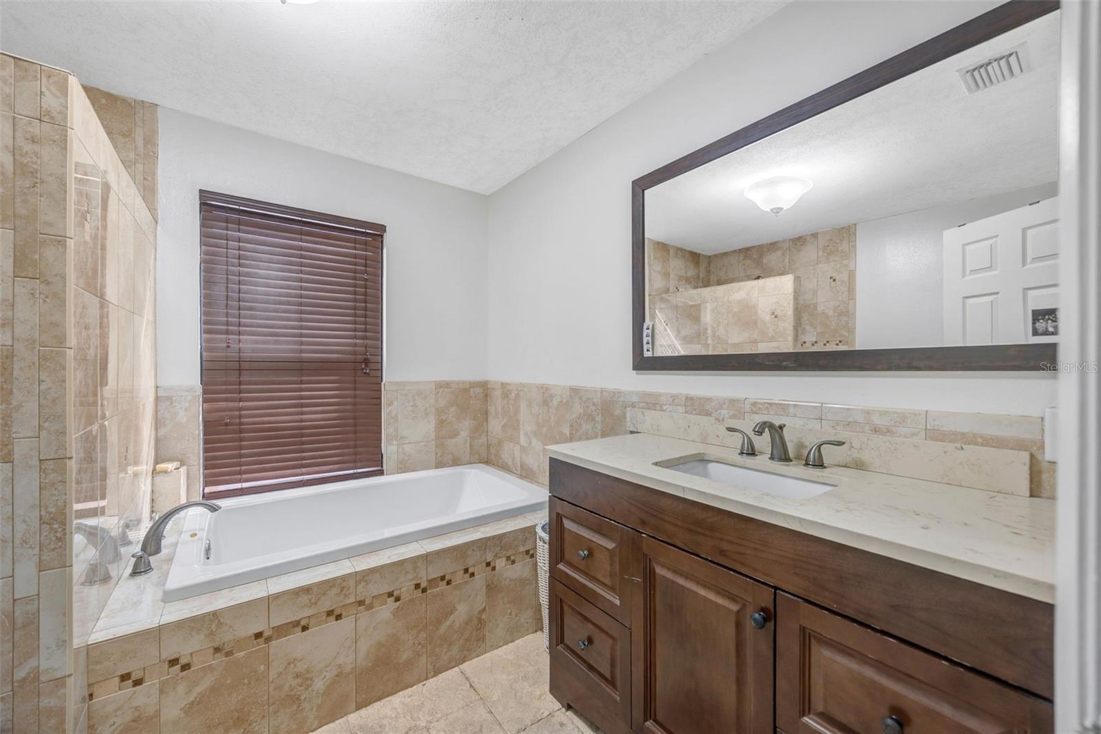 KNOLLWOOD ACRES - Residential