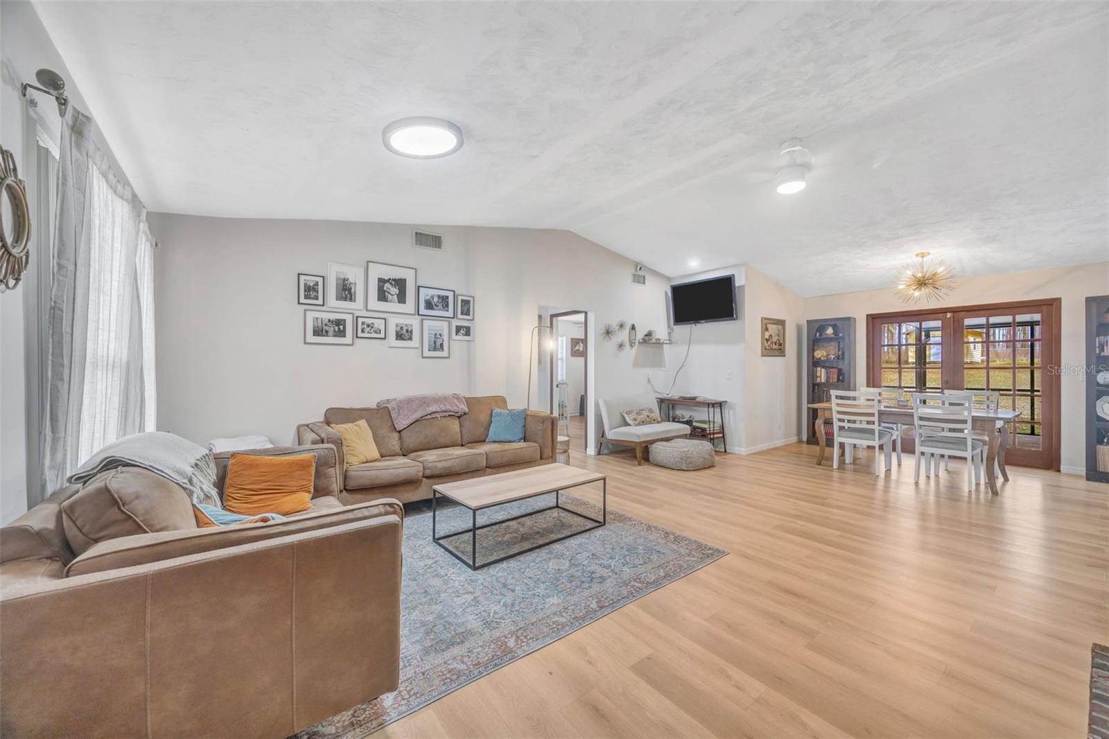 KNOLLWOOD ACRES - Residential