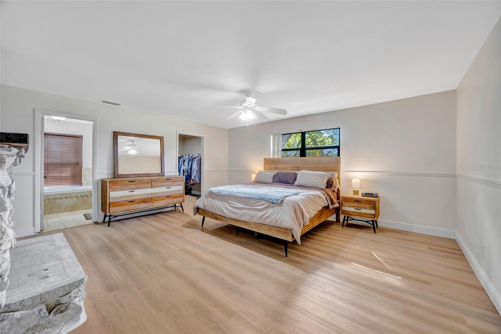 KNOLLWOOD ACRES - Residential