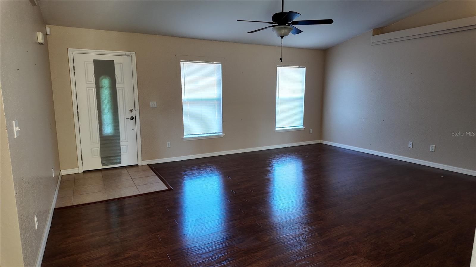 ROLLING HILLS - Residential