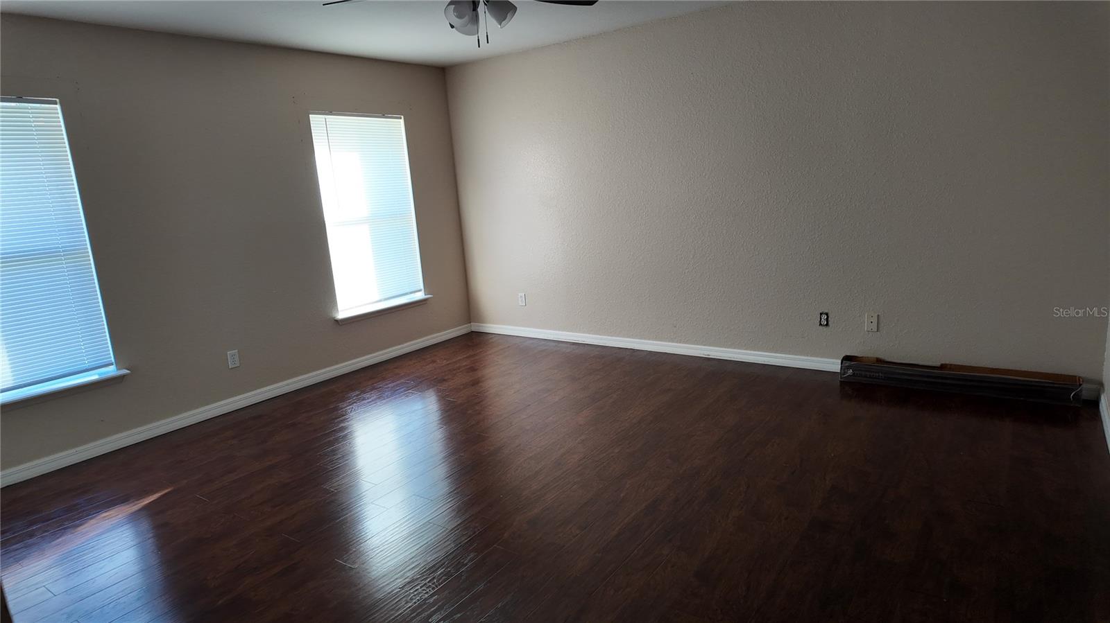 ROLLING HILLS - Residential