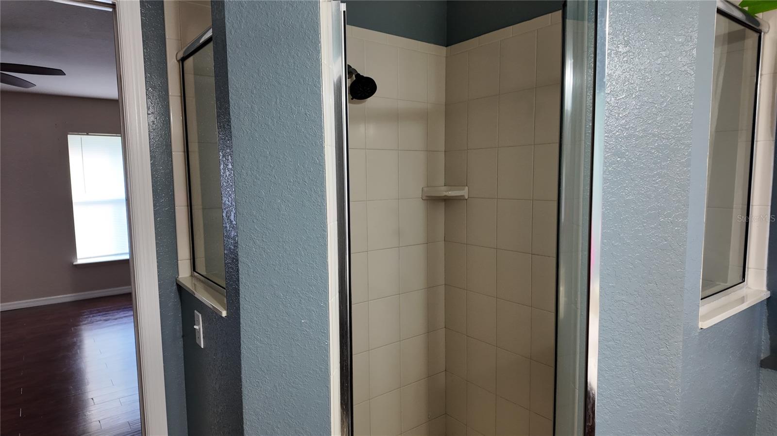 ROLLING HILLS - Residential