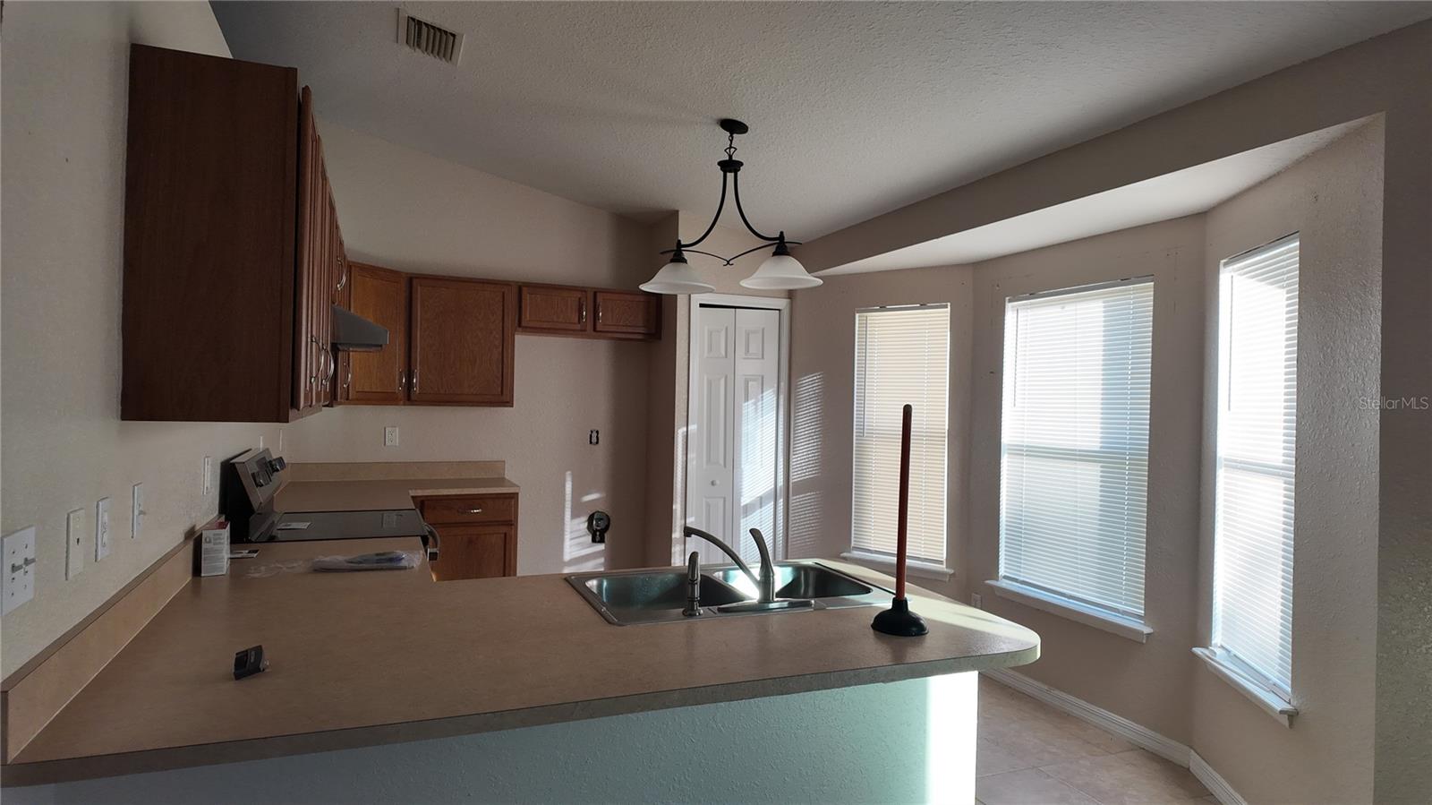 ROLLING HILLS - Residential