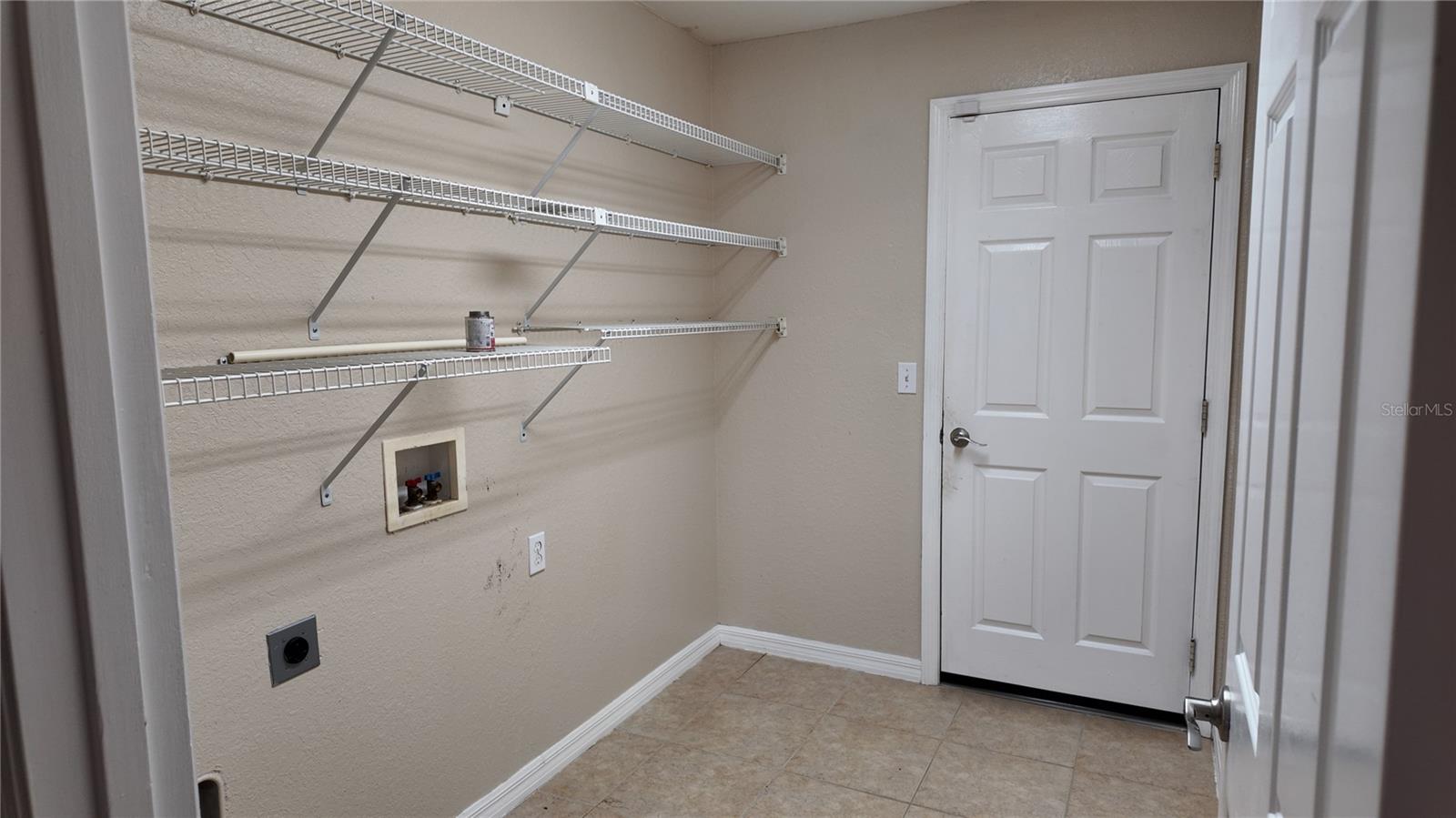 ROLLING HILLS - Residential