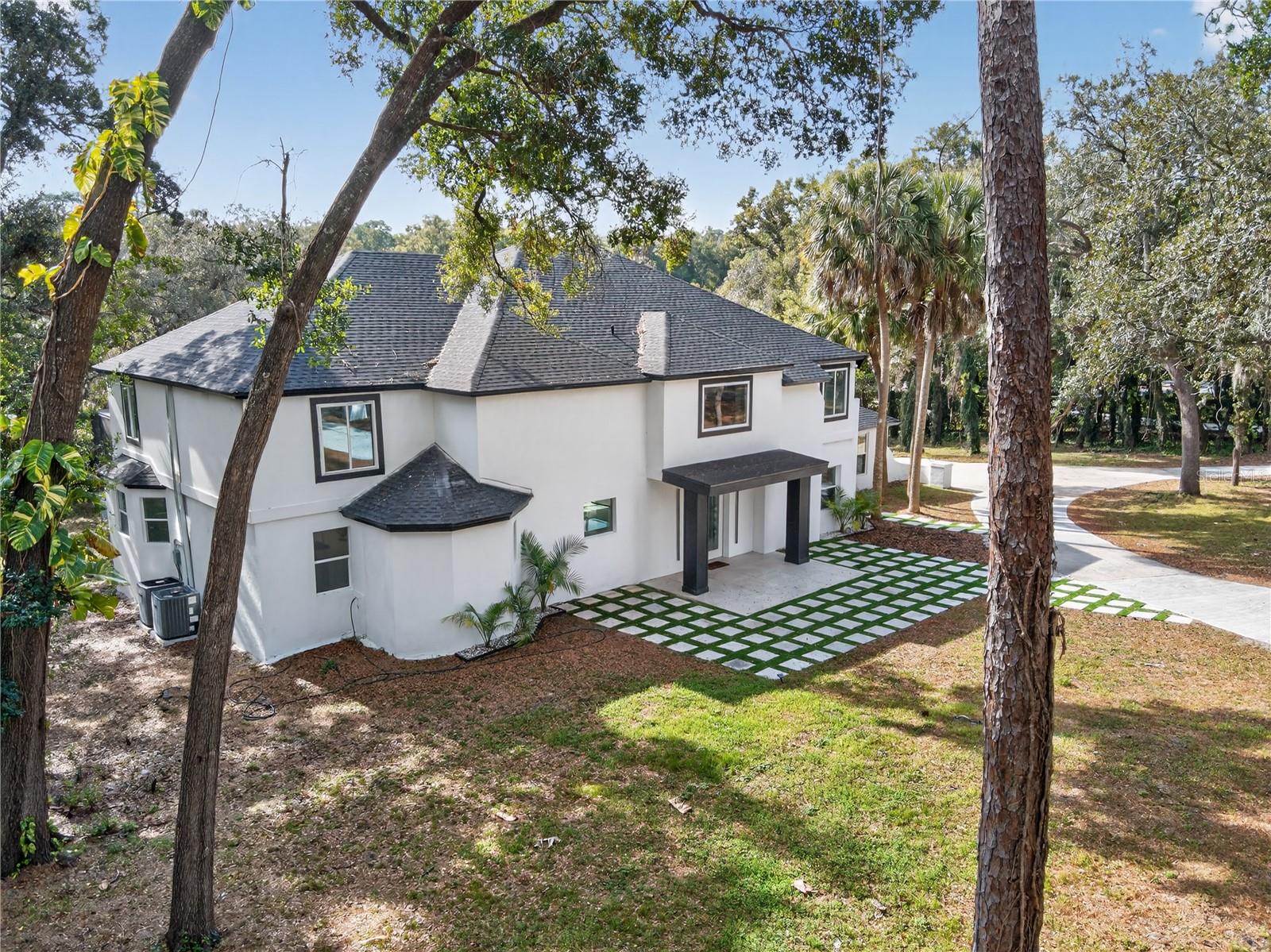 305 SWEETWATER CLUB CIRCLE