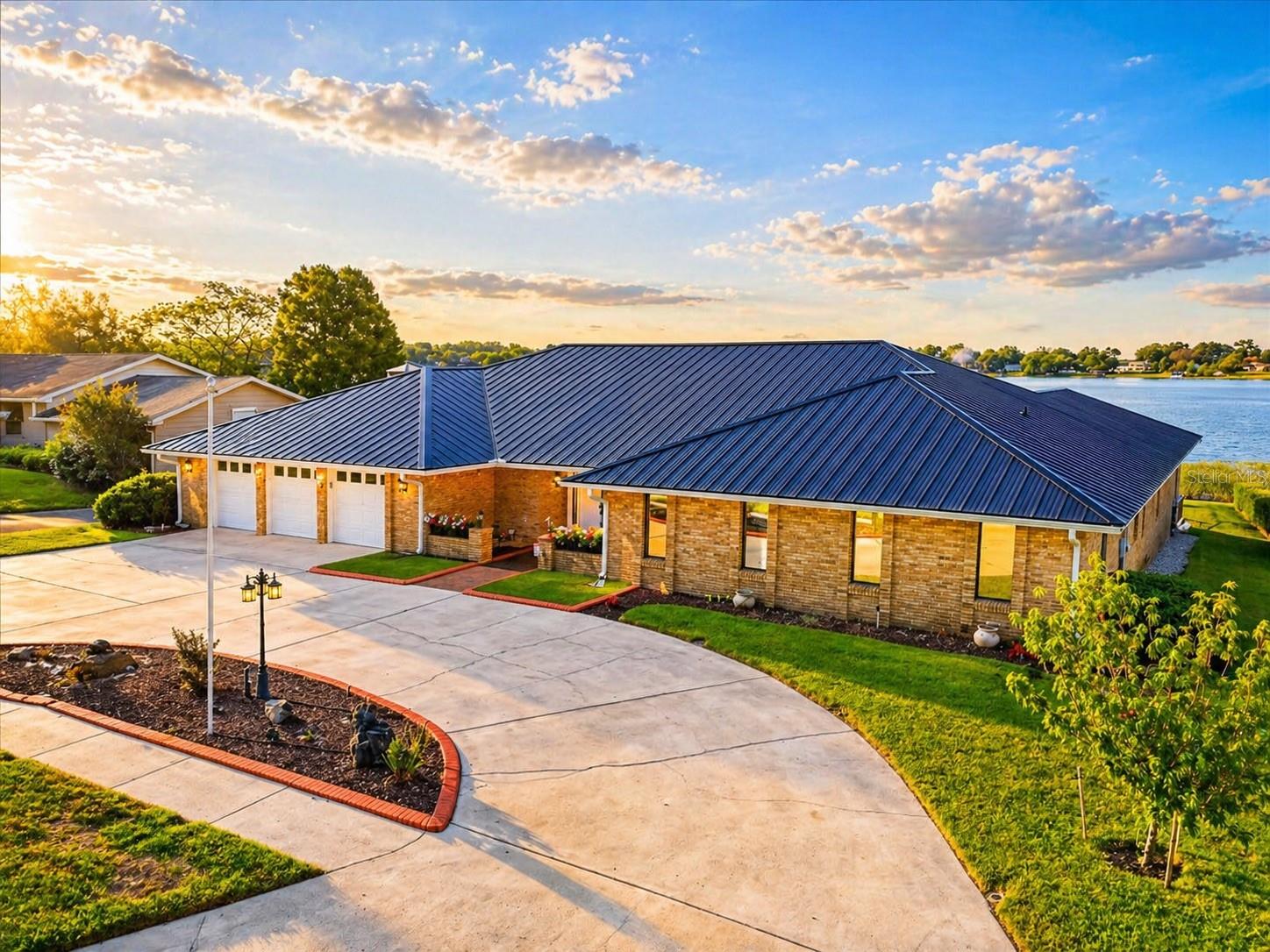 THE SHORES - Residential