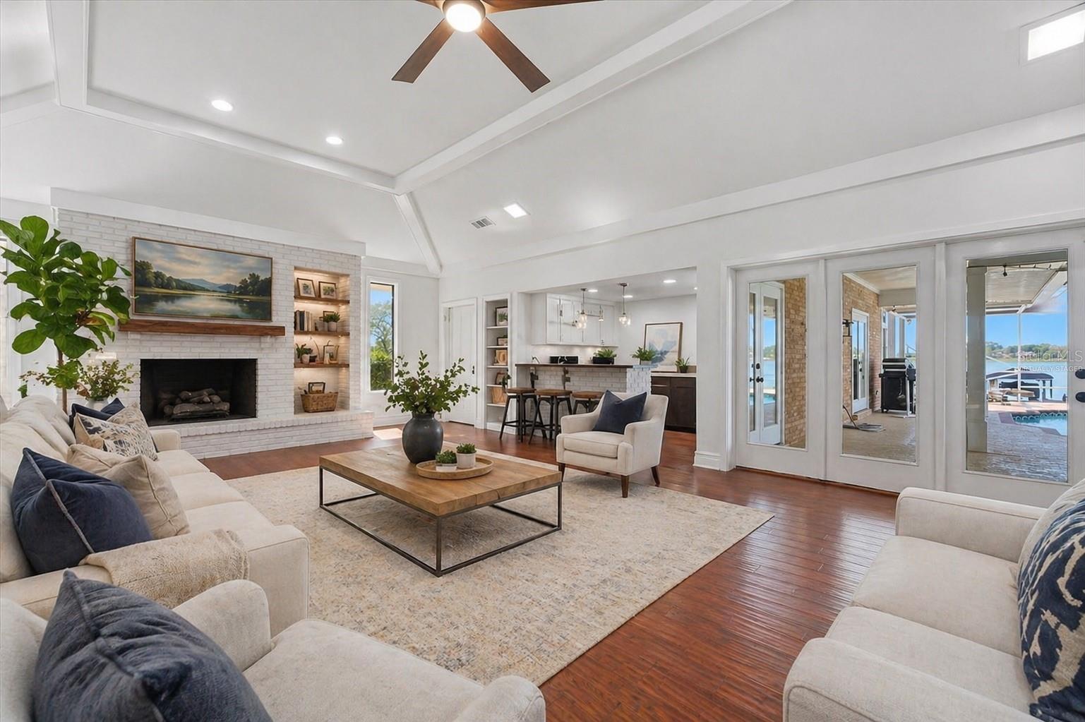 THE SHORES - Residential