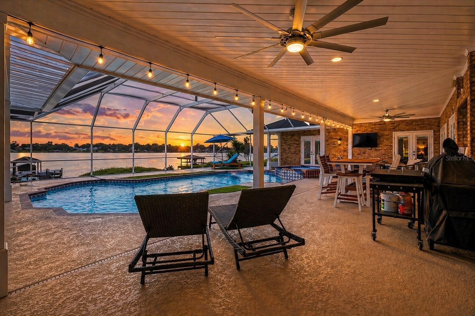 THE SHORES - Residential