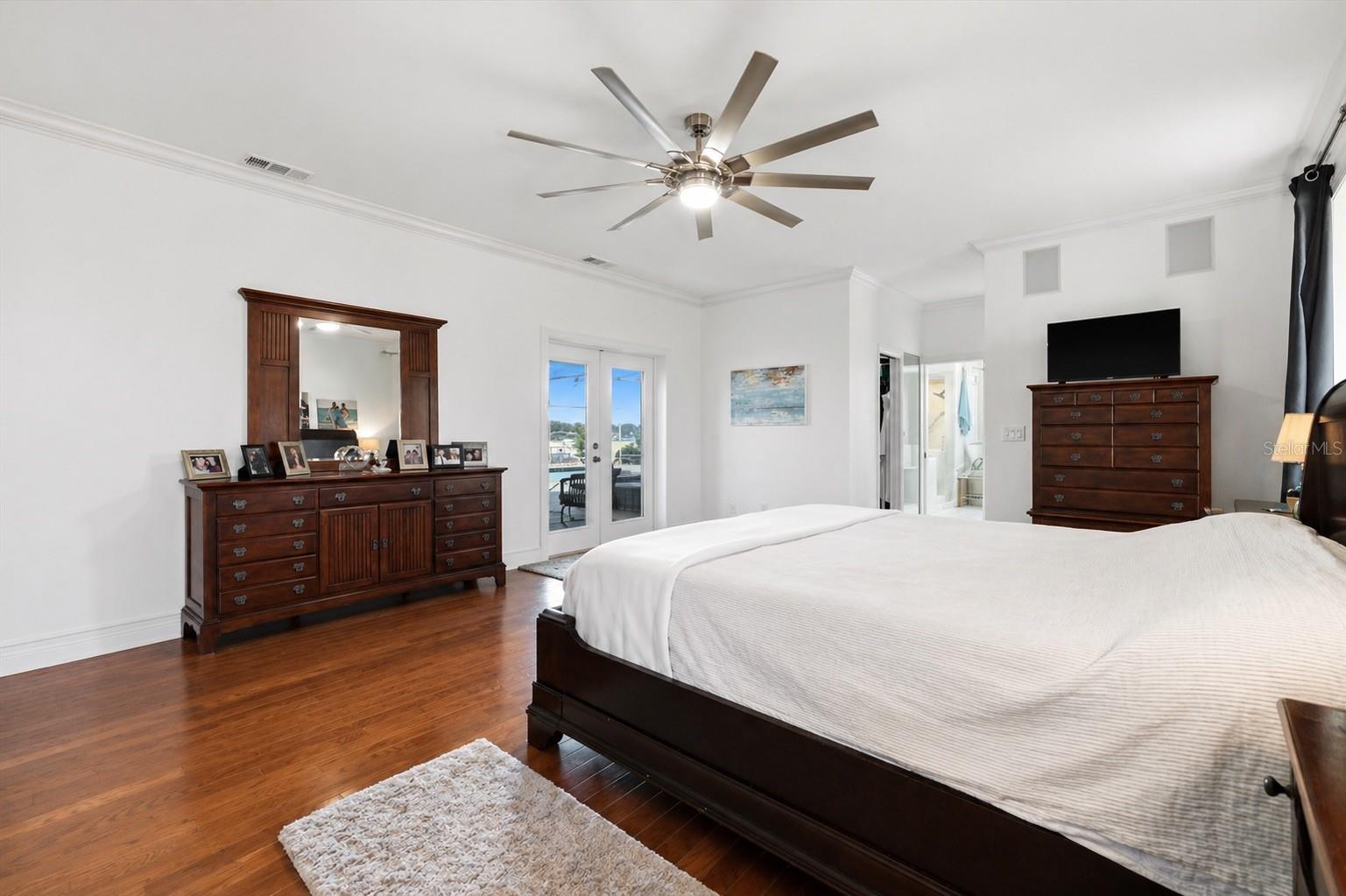 THE SHORES - Residential