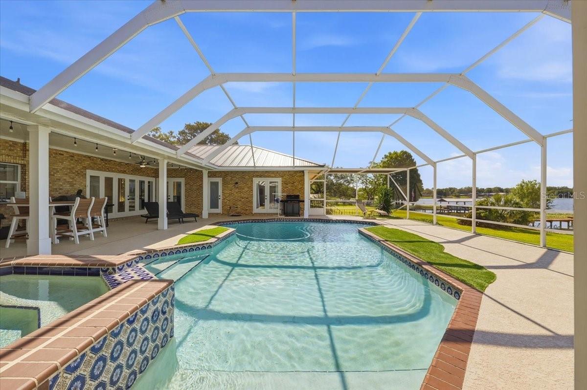 THE SHORES - Residential