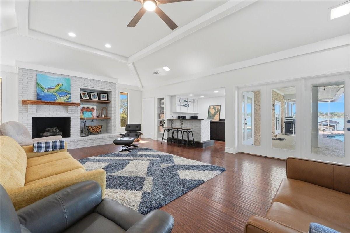 THE SHORES - Residential