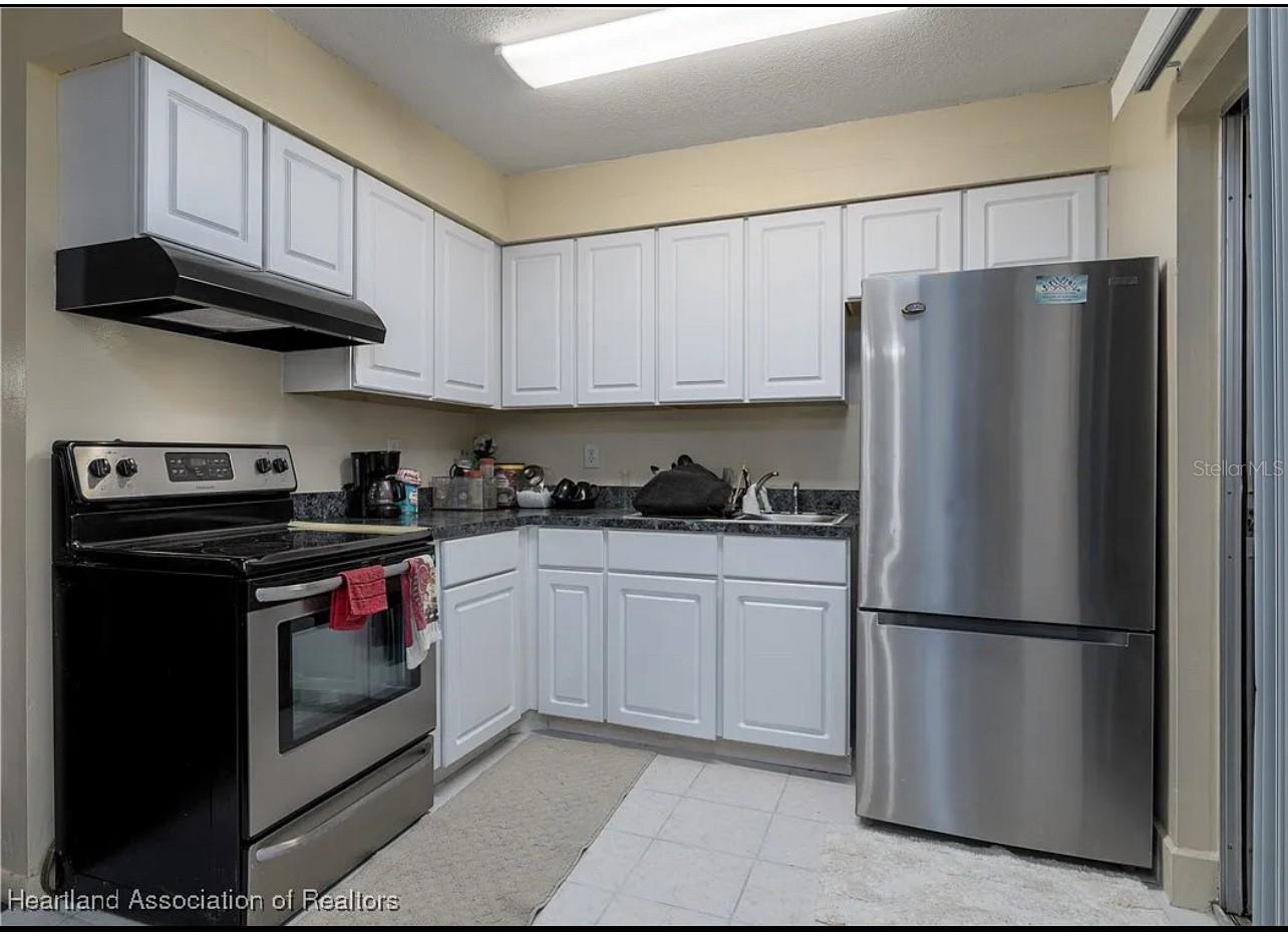 AVON PARK LAKES - Residential