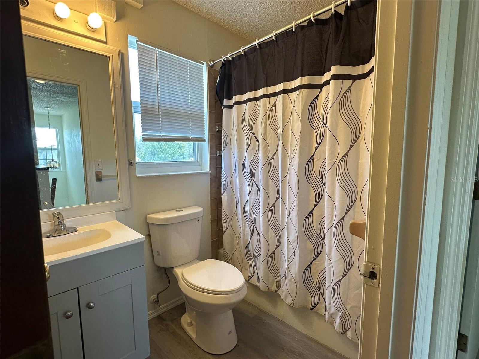 SOUTH VENICE UNIT 13 - Residential Lease