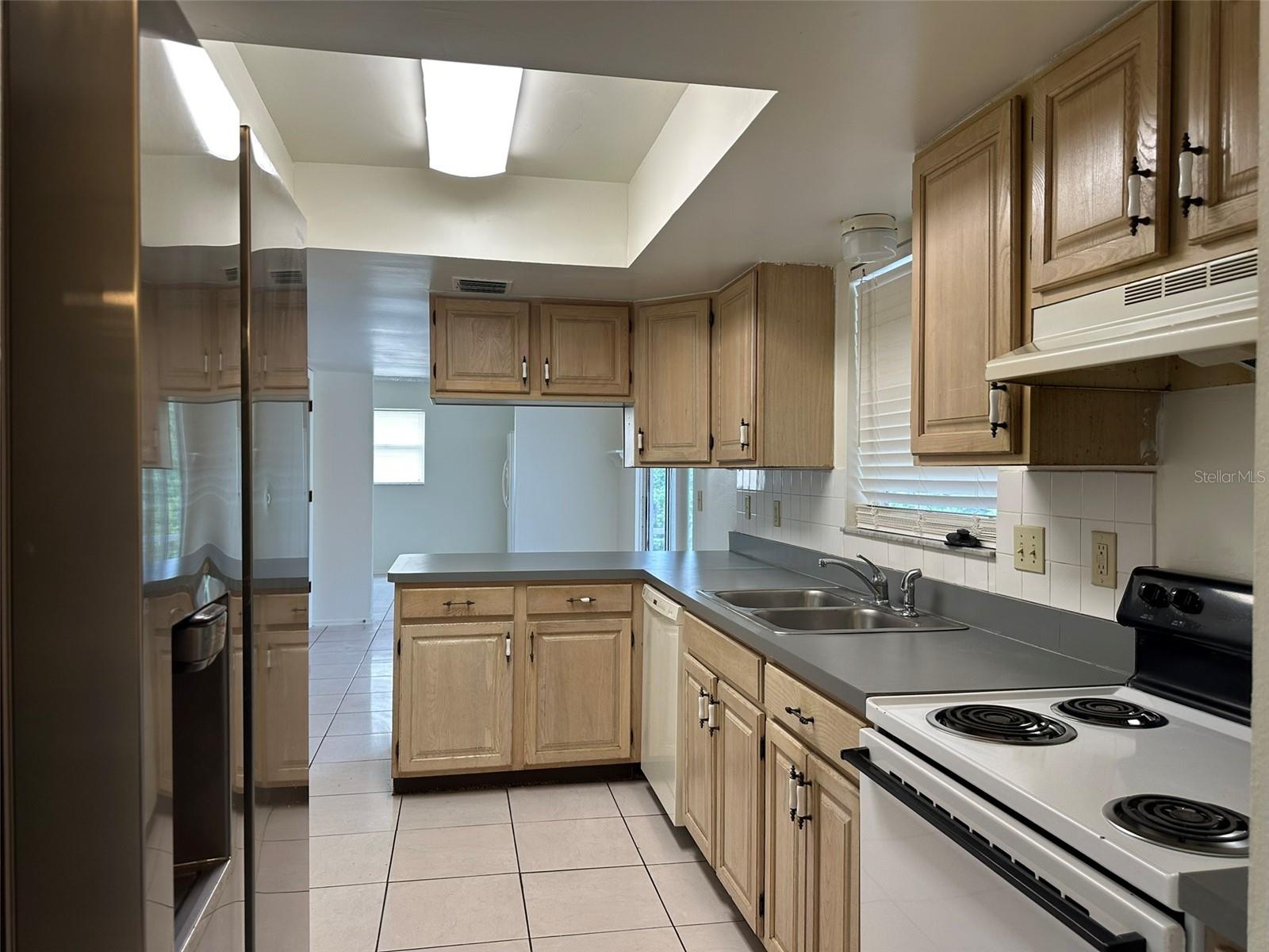 SOUTH VENICE UNIT 13 - Residential Lease