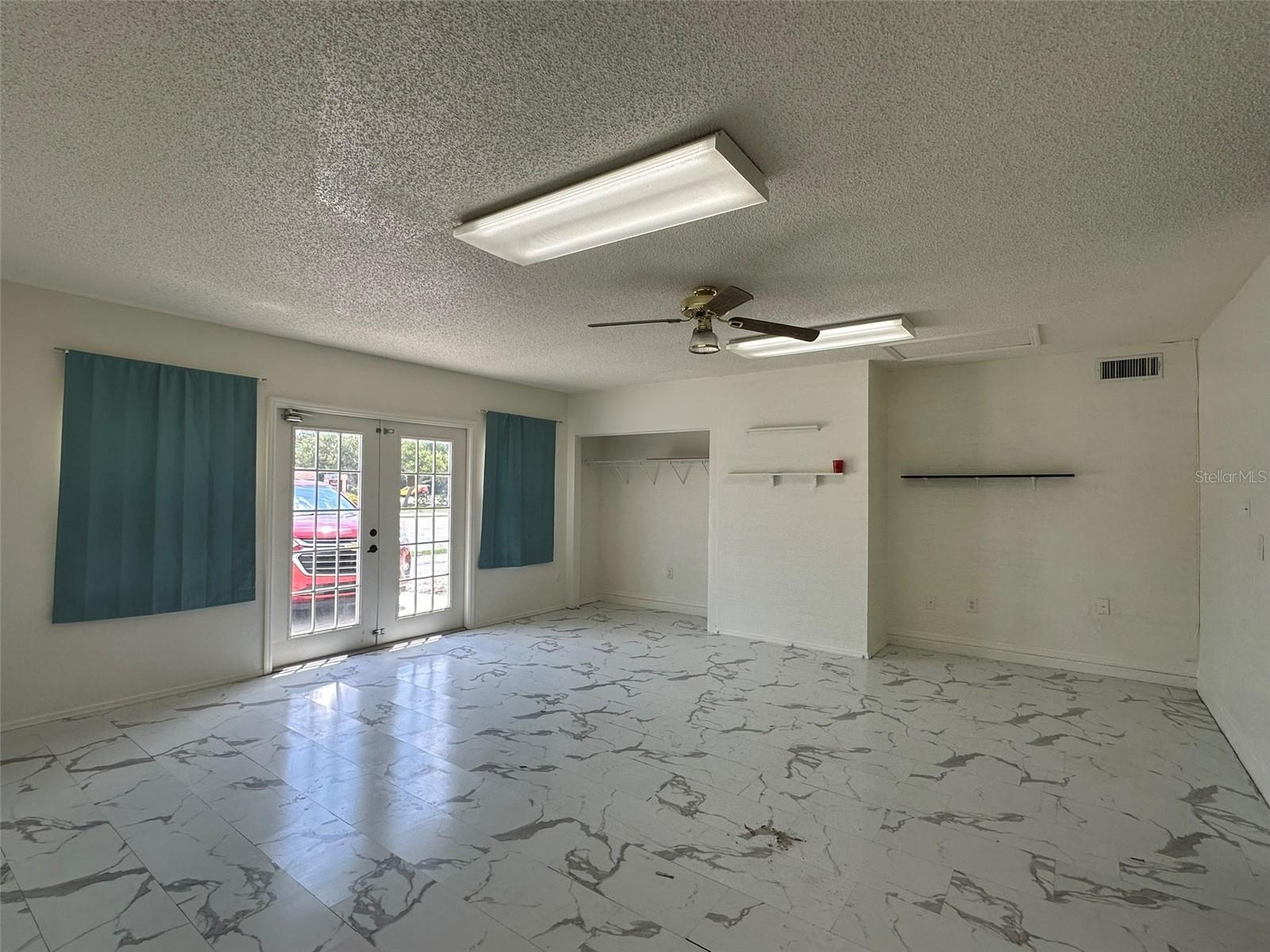 SOUTH VENICE UNIT 13 - Residential Lease