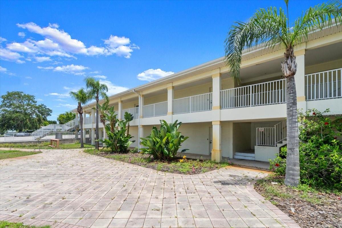 OAKRIDGE PARK - Commercial Sale