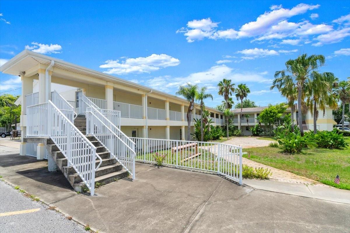 OAKRIDGE PARK - Commercial Sale