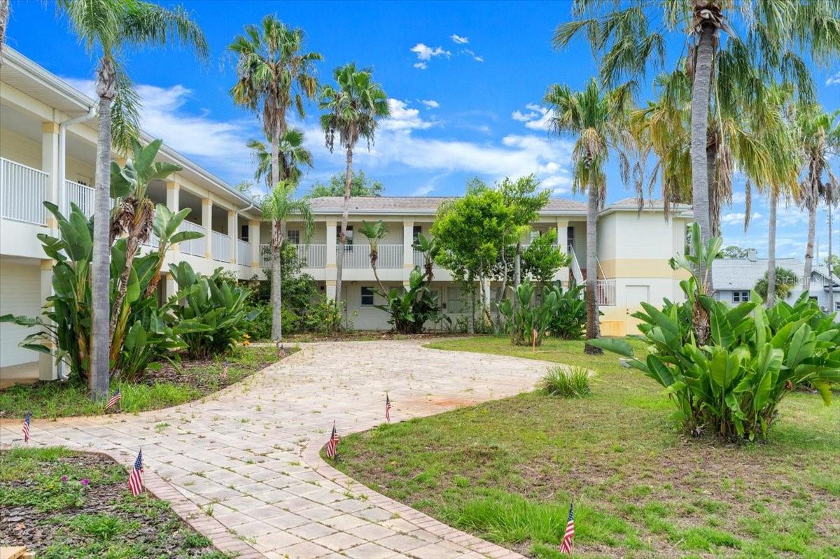 OAKRIDGE PARK - Commercial Sale