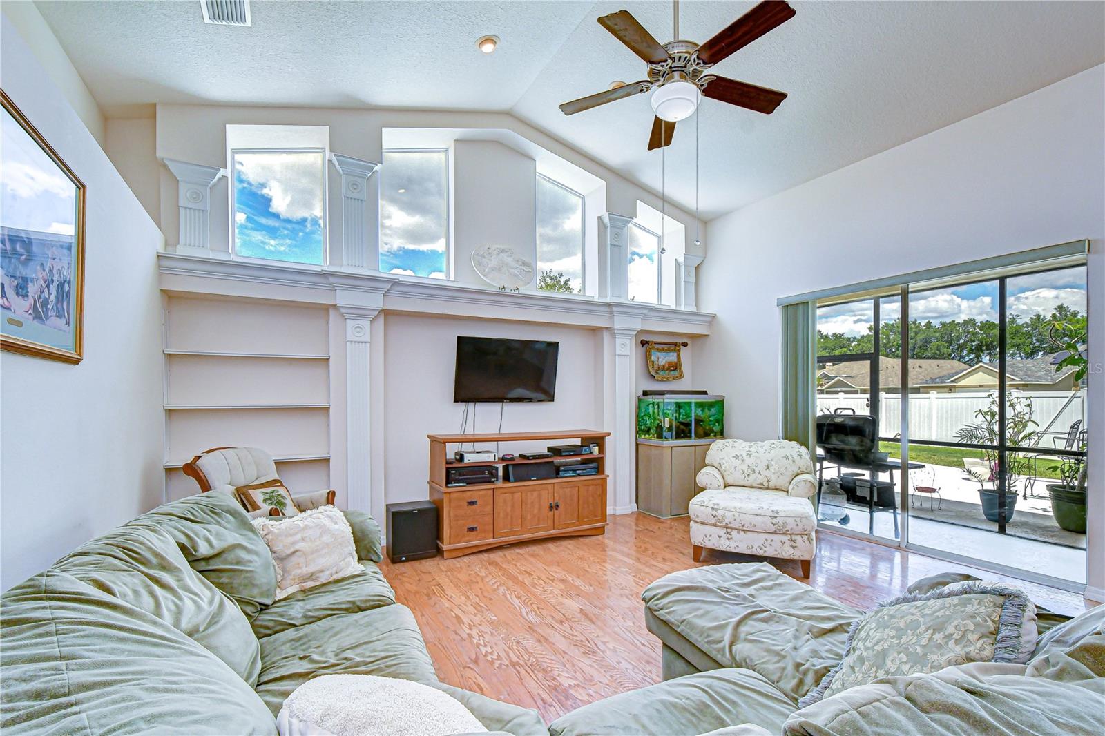 TWIN LAKES - Residential