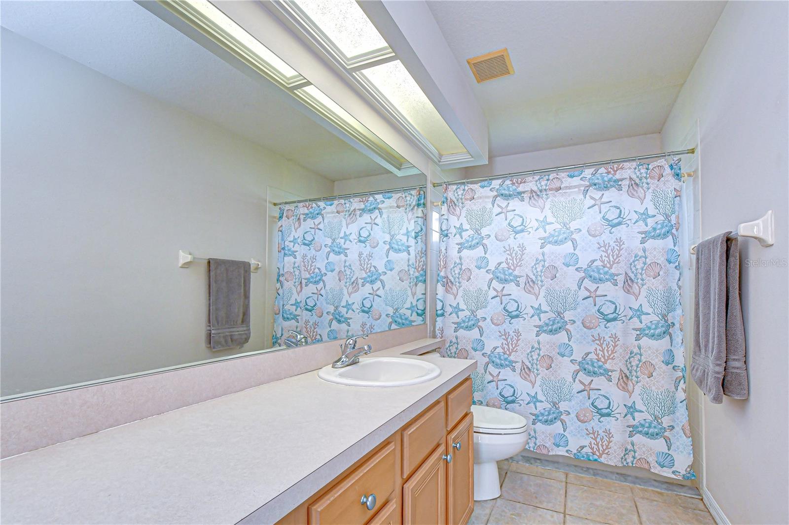 TWIN LAKES - Residential