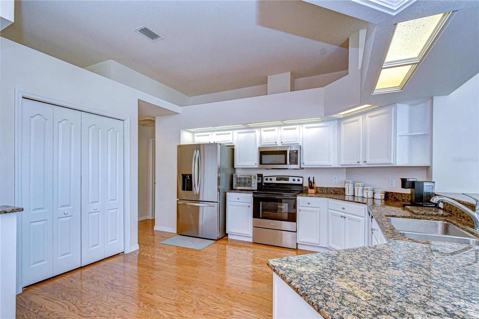 TWIN LAKES - Residential