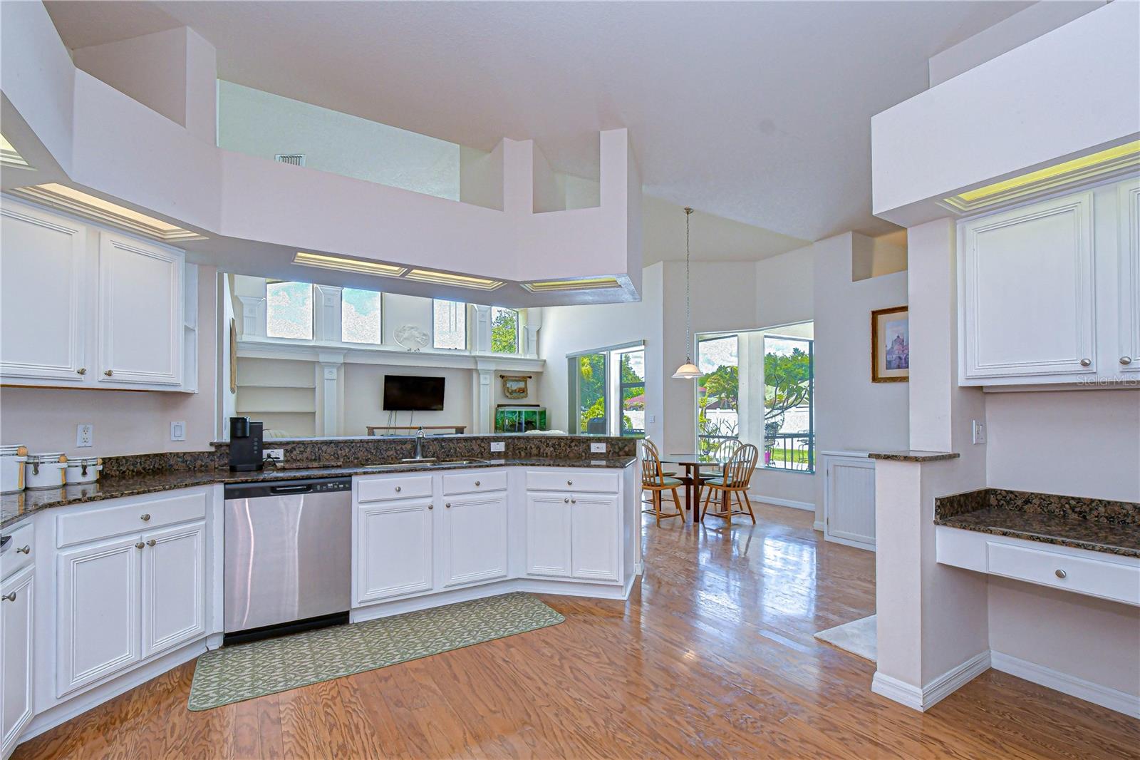 TWIN LAKES - Residential