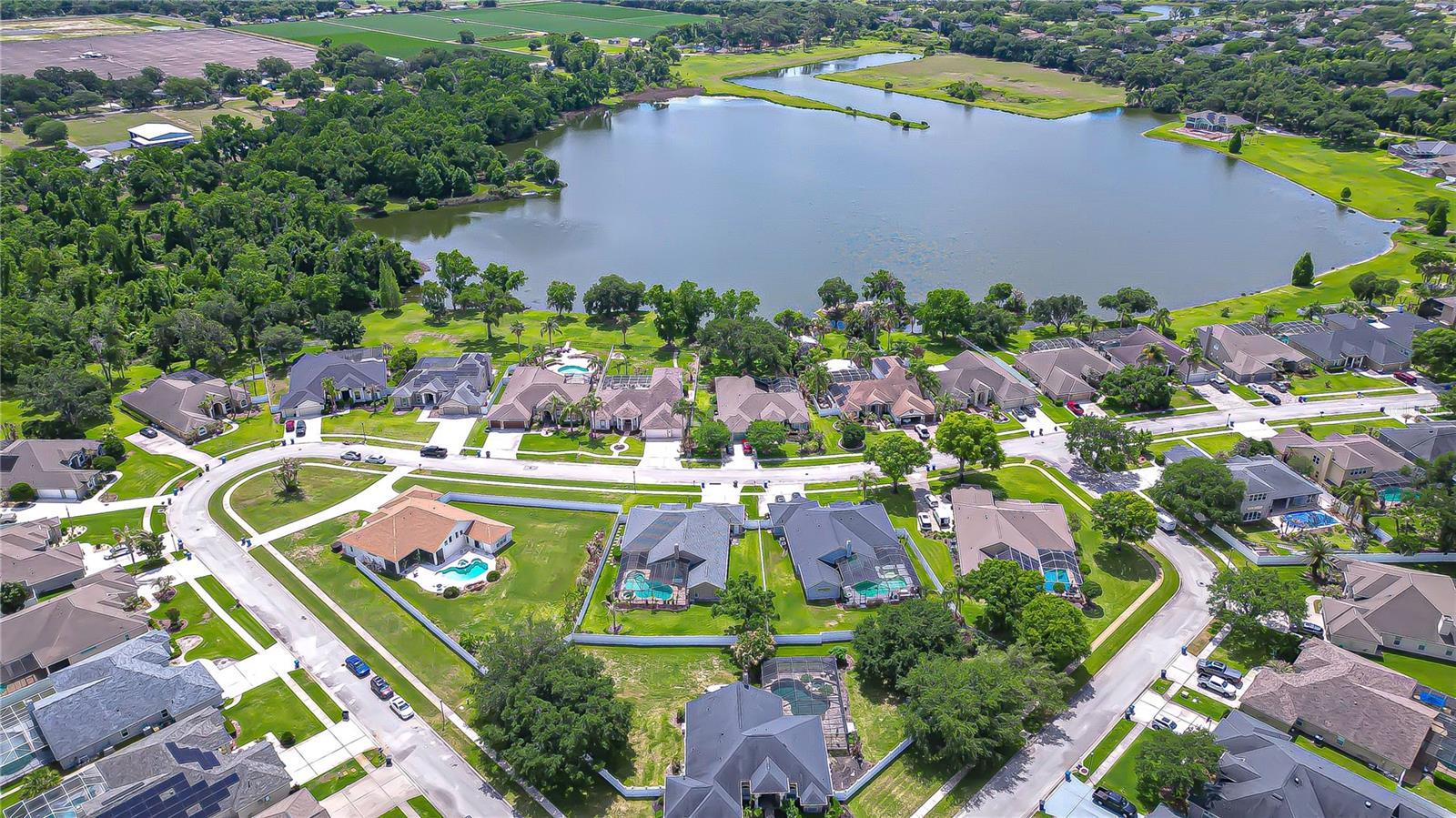 TWIN LAKES - Residential