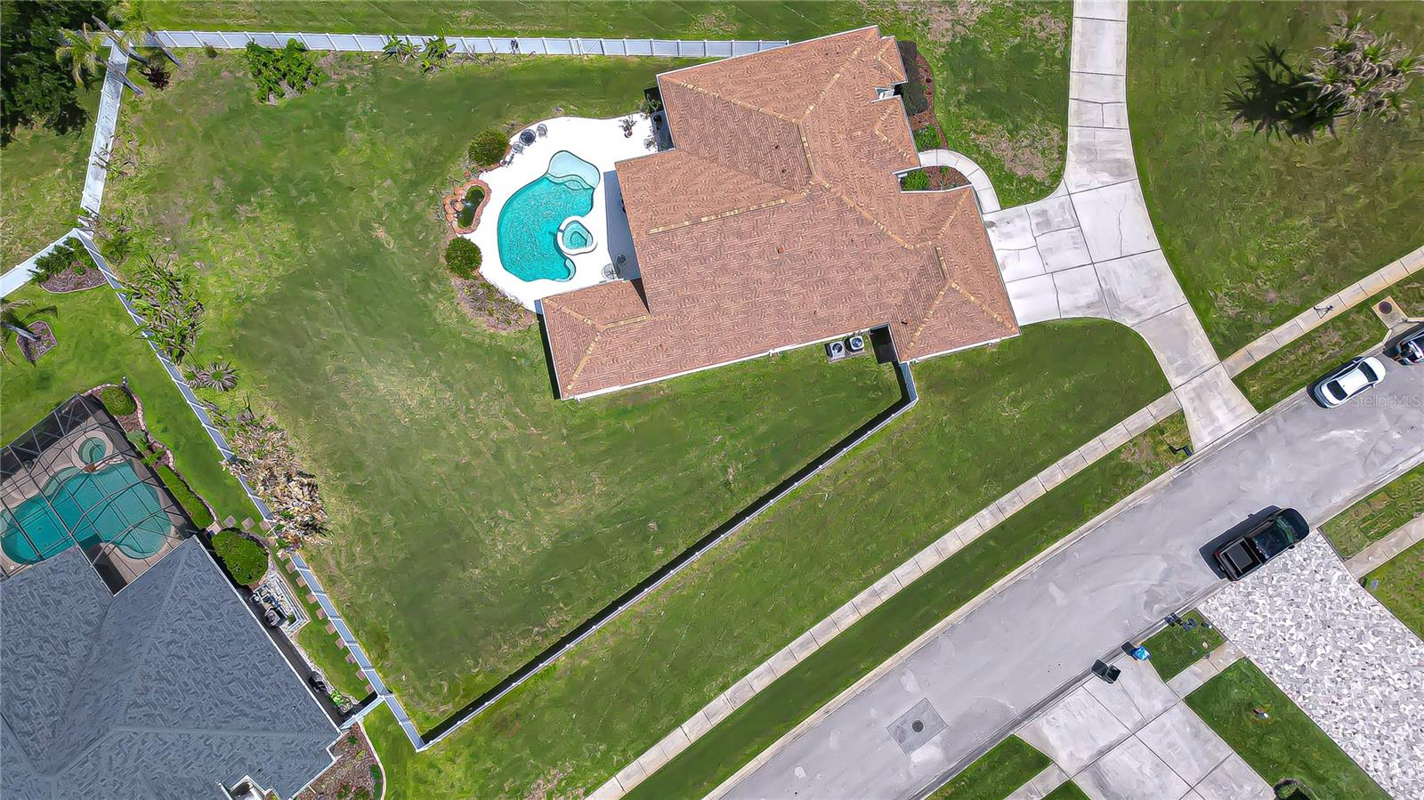 TWIN LAKES - Residential