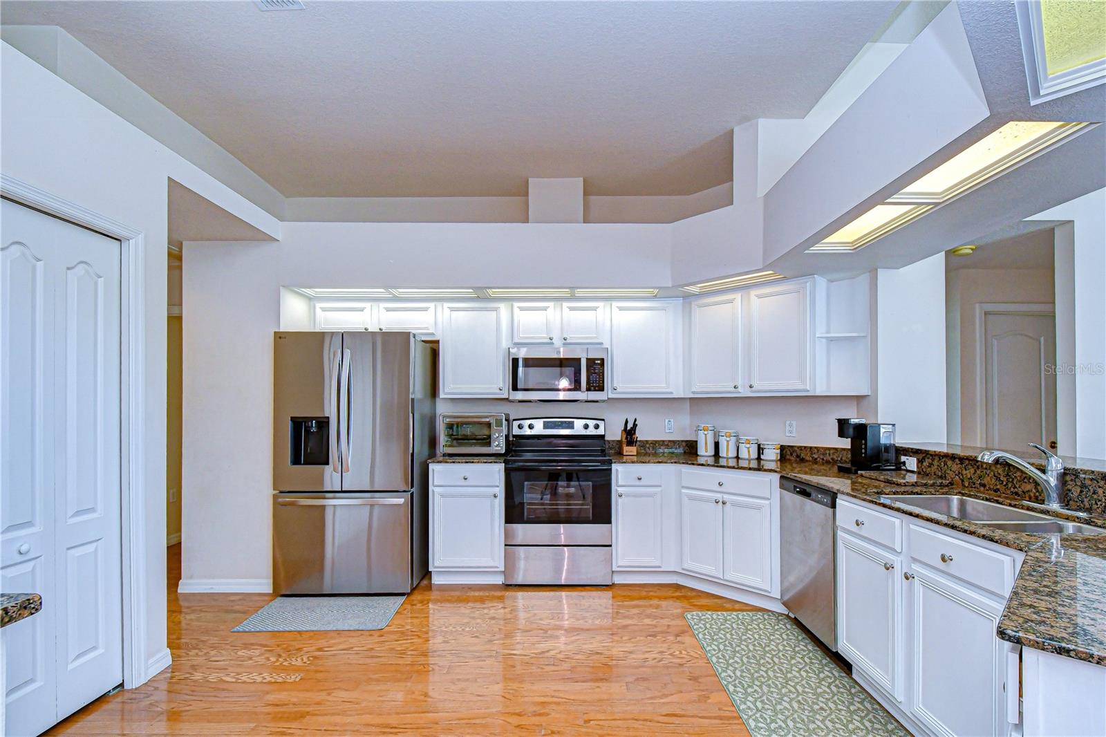 TWIN LAKES - Residential