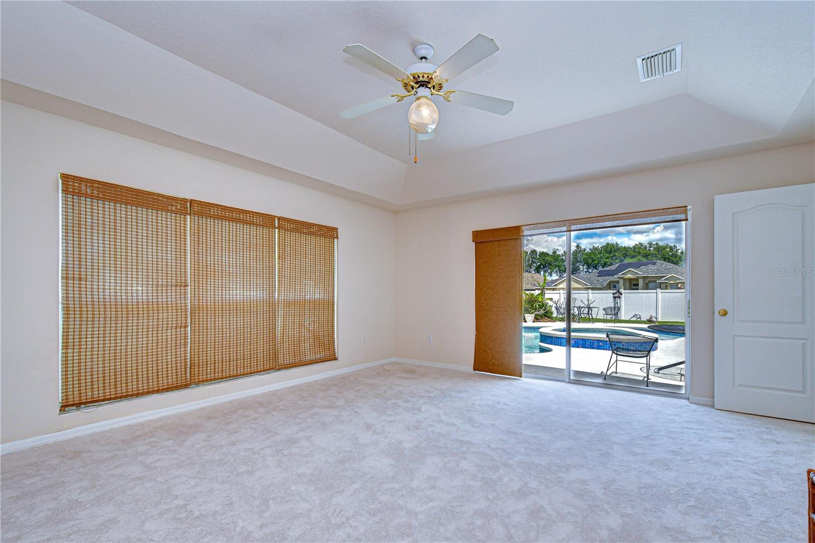 TWIN LAKES - Residential