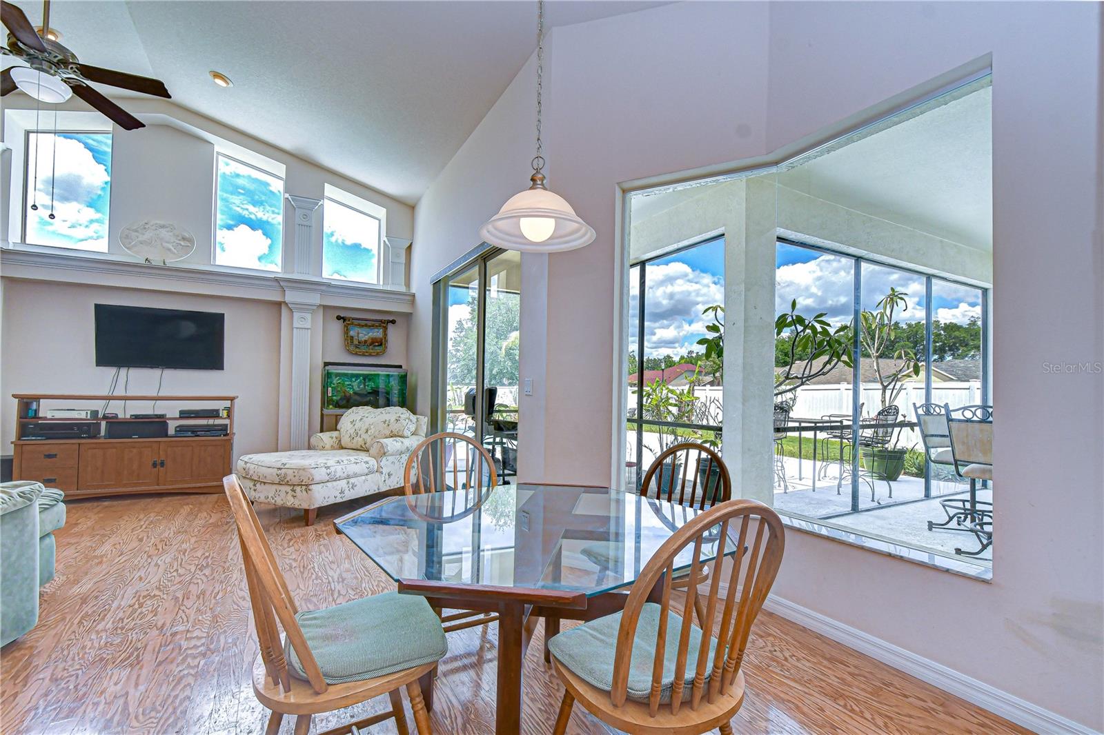 TWIN LAKES - Residential