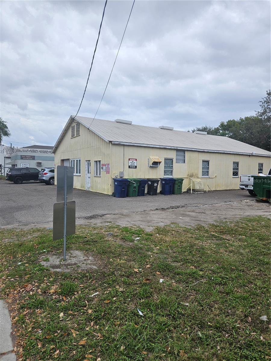 AZEELE BUS UNIT - Commercial Sale
