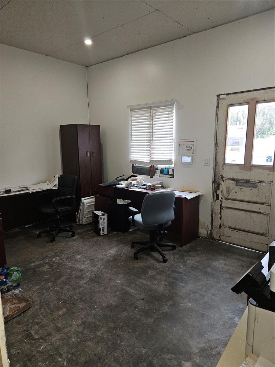 AZEELE BUS UNIT - Commercial Sale