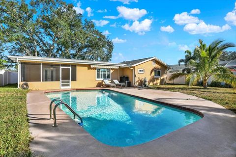 A home in SEMINOLE