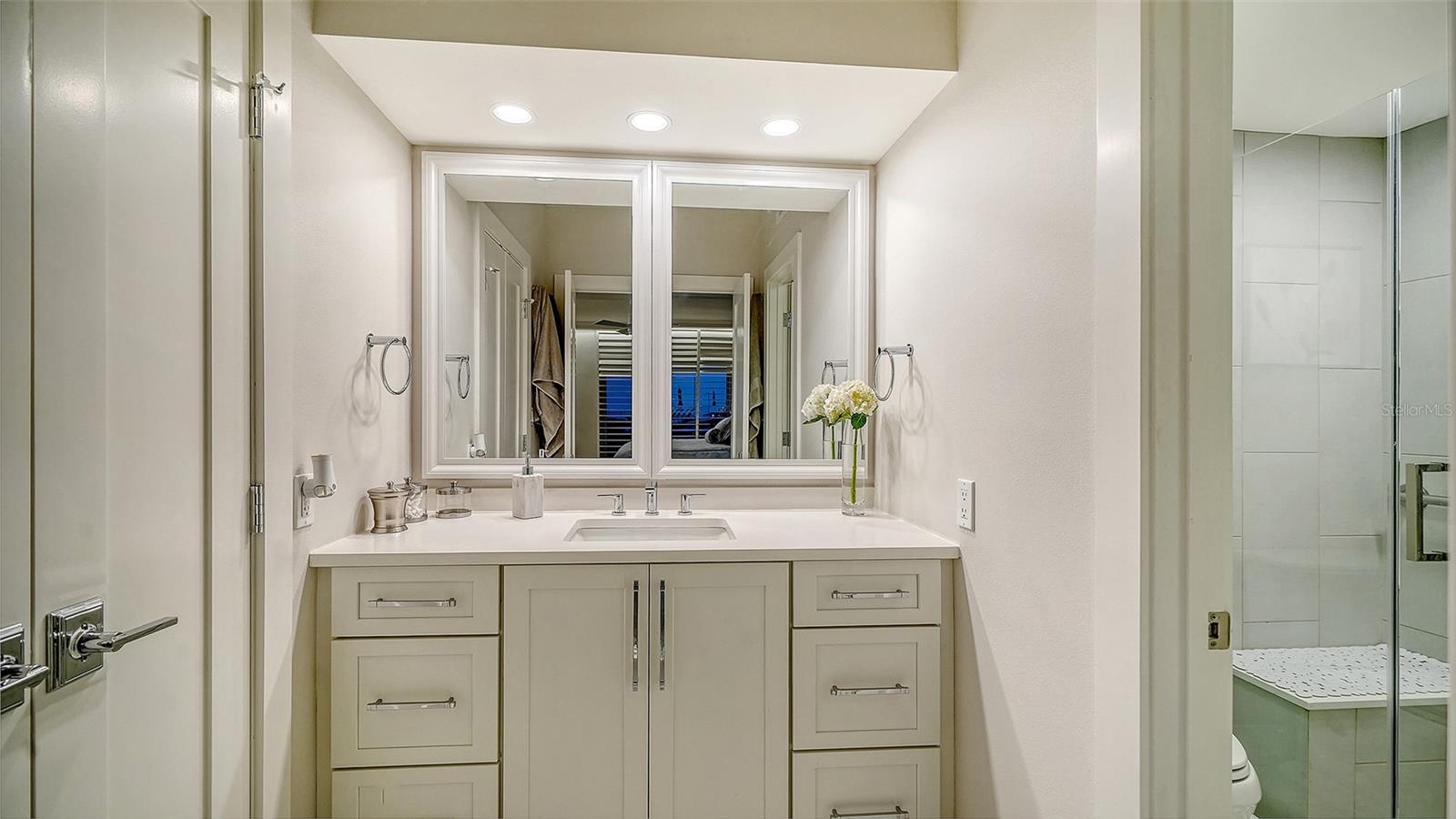 ISLANDER CLUB OF LONGBOAT - Residential