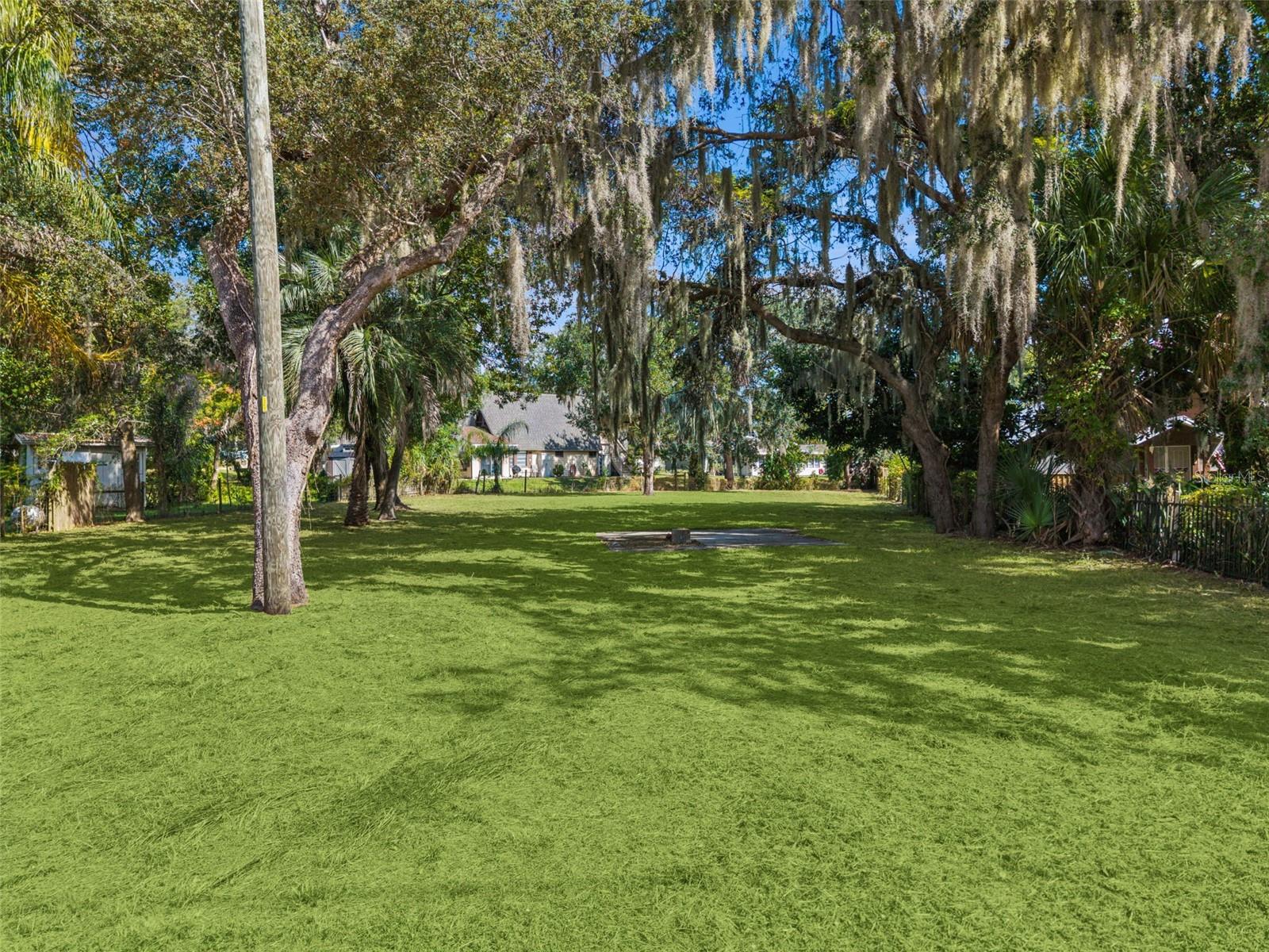 LANCASTER BEACH - Land