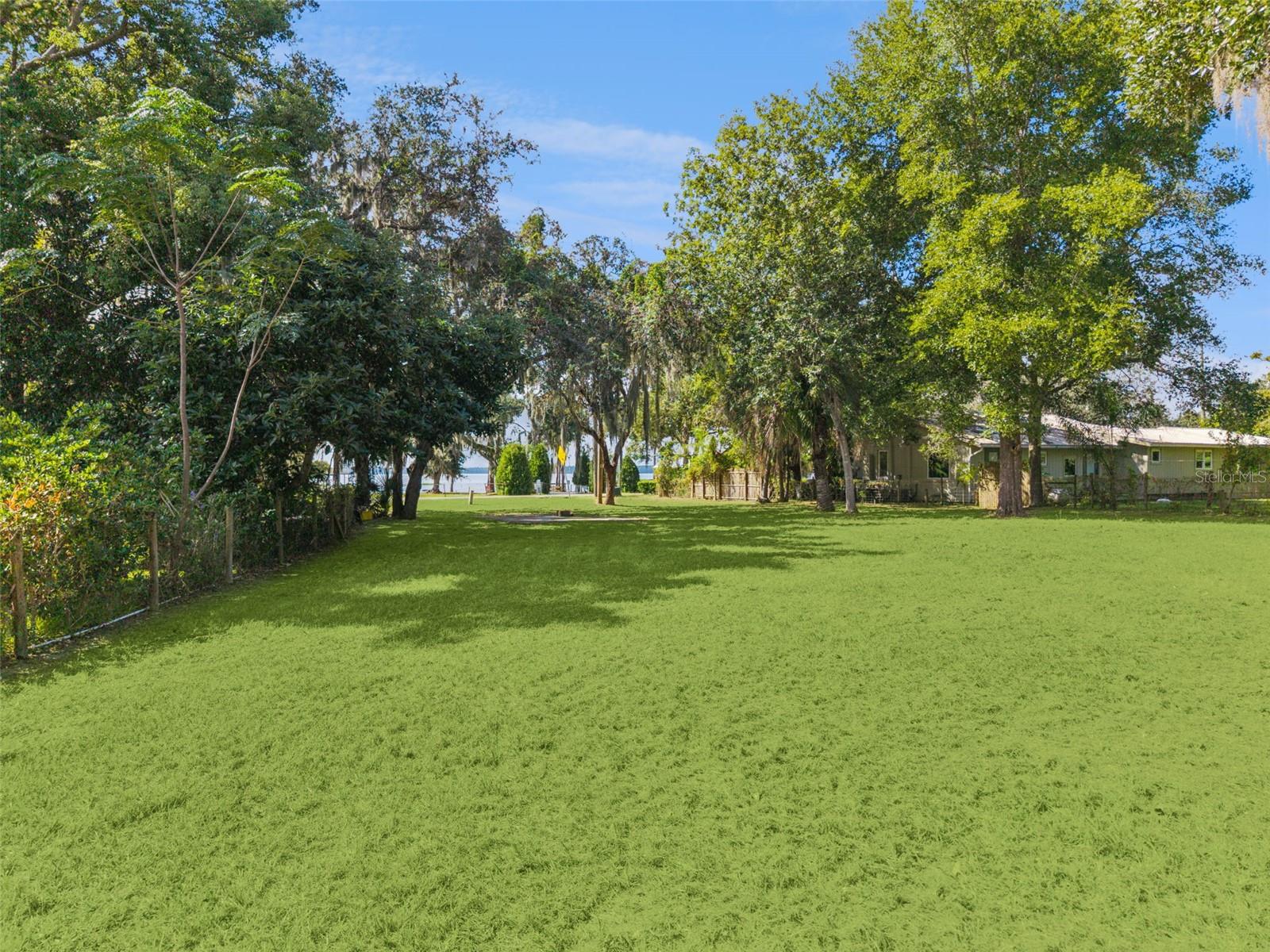 LANCASTER BEACH - Land