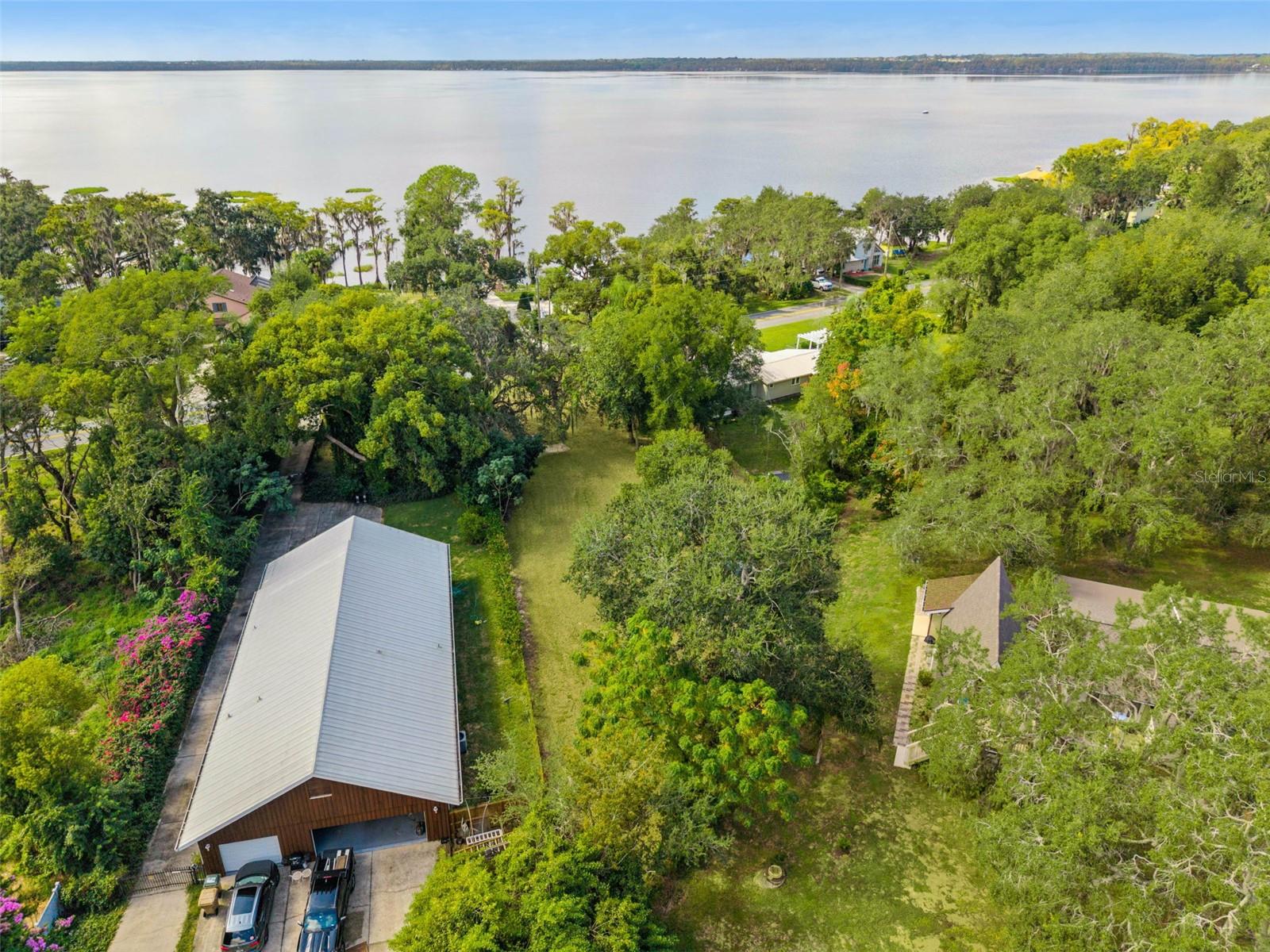 LANCASTER BEACH - Land