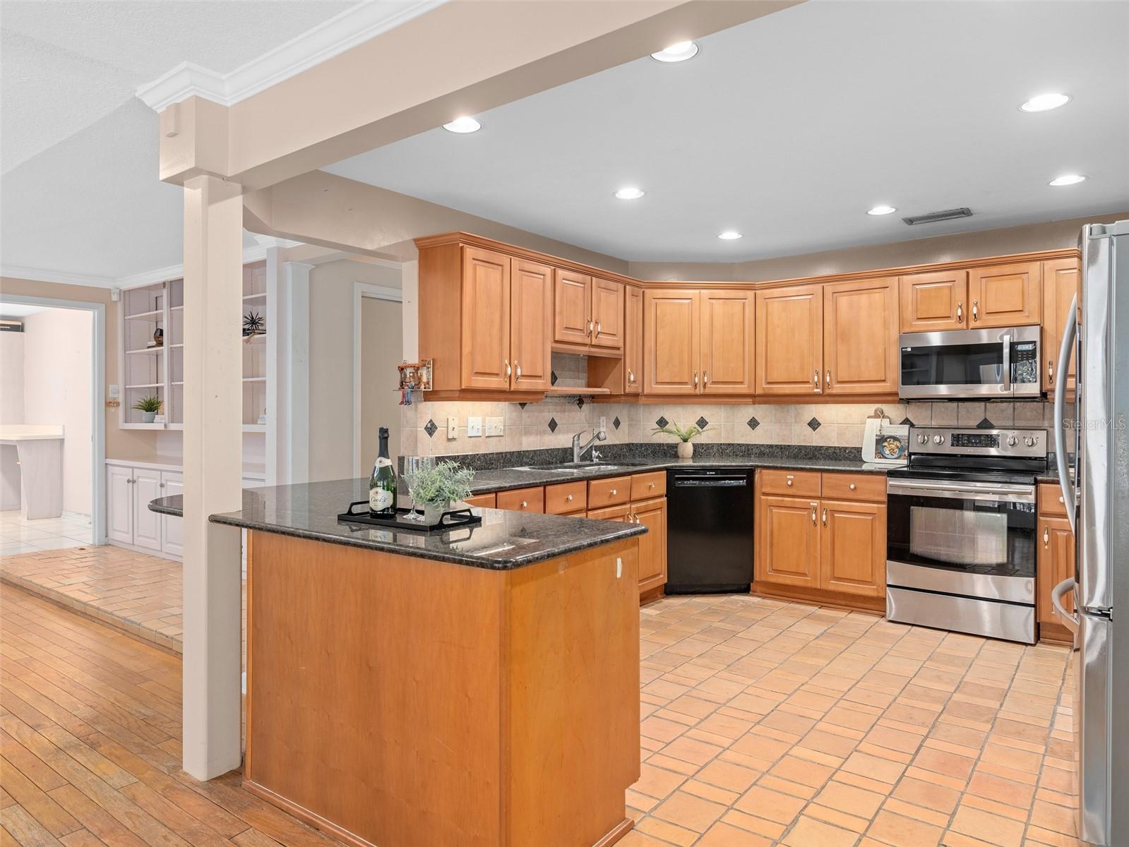 TUSCANY PLACE FIRST ADD - Residential