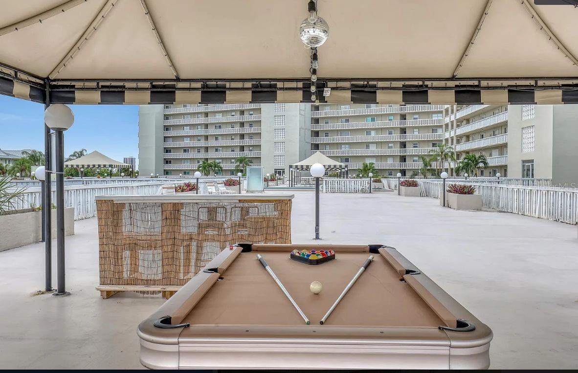 LAKE HARBOUR TOWERS EAST - Residential