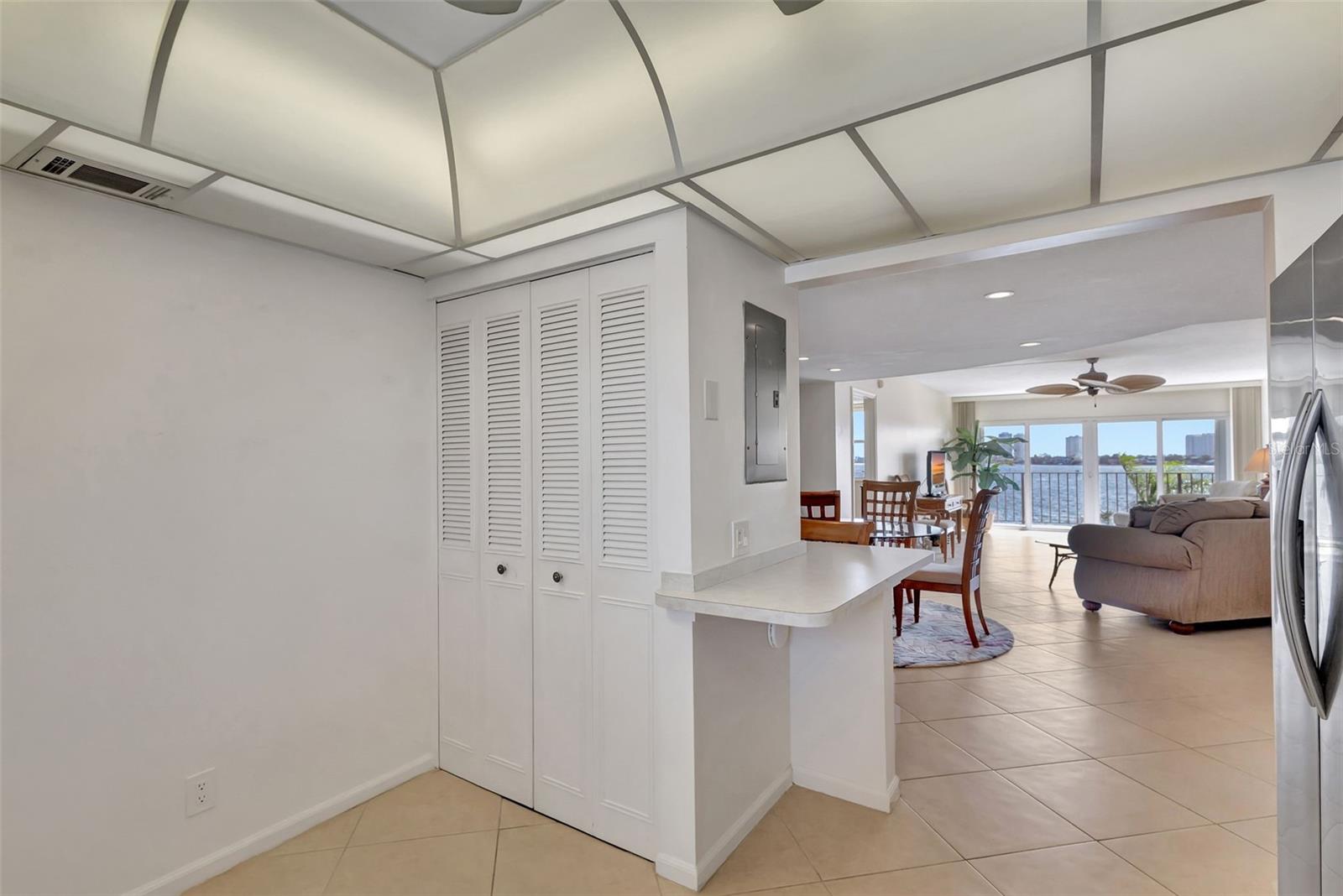 LAKE HARBOUR TOWERS EAST - Residential