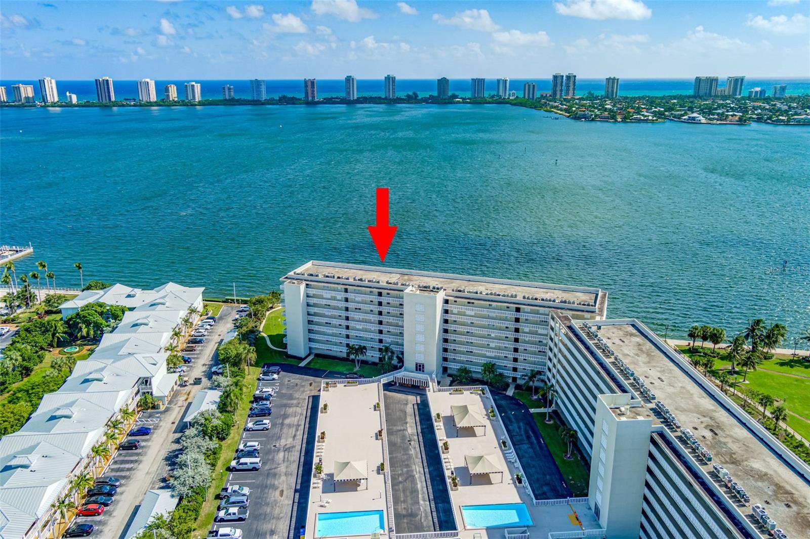 LAKE HARBOUR TOWERS EAST - Residential