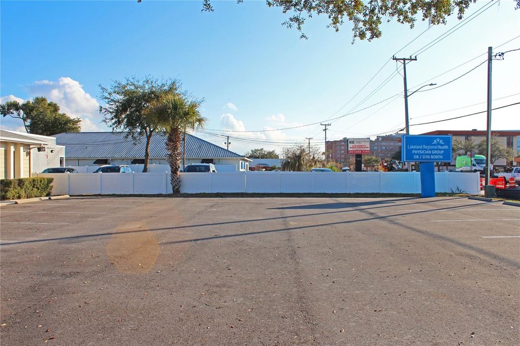 Photo of 1525 Lakeland Hills Boulevard, Lakeland, FL 33805 (MLS # L4958538)