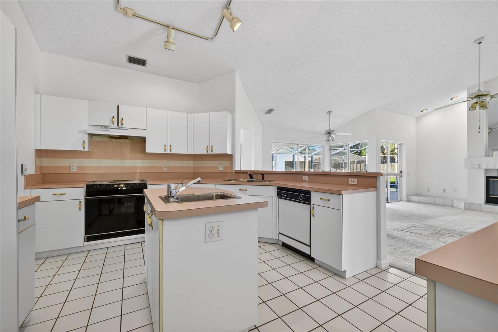 PIPERS MEADOW - Residential